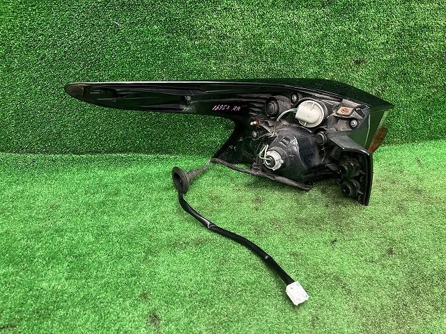 レクサス NX AYZ15 右テールランプ テールライト NX300H バージョンL スタンレー 78-2 81550-78020 085
