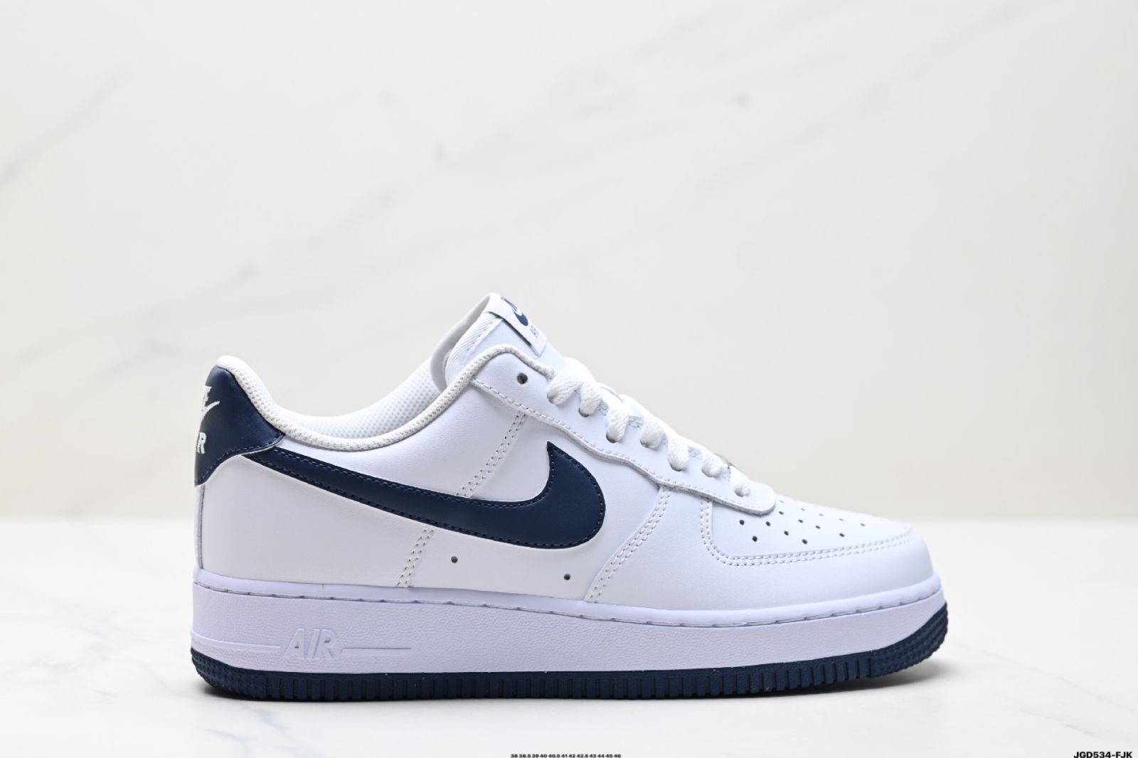 NIKE AIR FORCE 1‘07オリジナル型紙とボードを使用した純正ロートップエアフォースワンのフォルムを再現-WTO輸入4