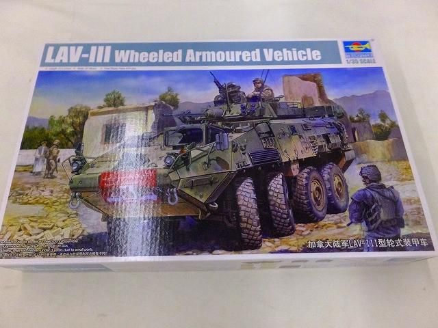 中身 未組立 ホビー プラモデル トランぺッター 1|35スケール カナダLAV-III