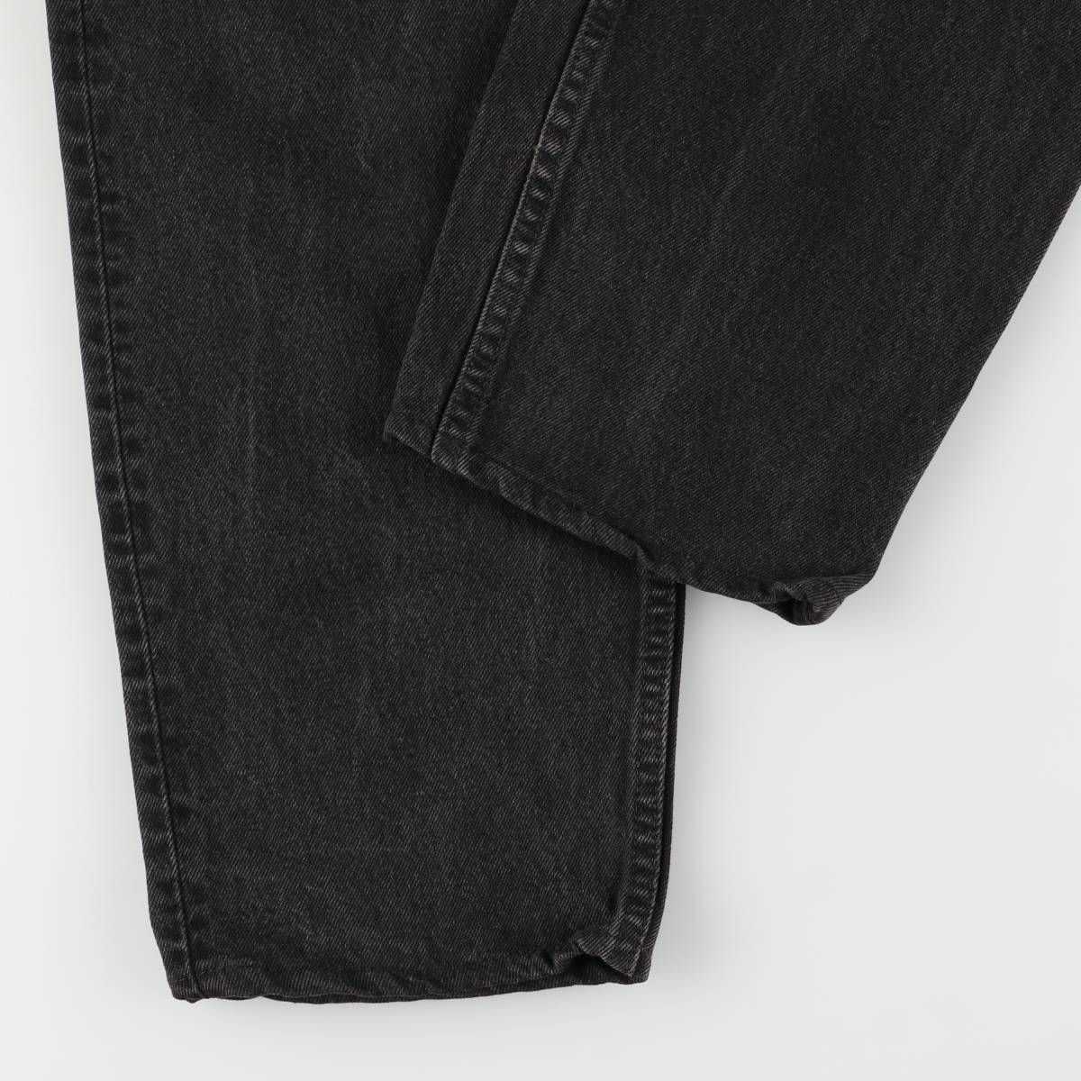 テーパードデニムパンツ