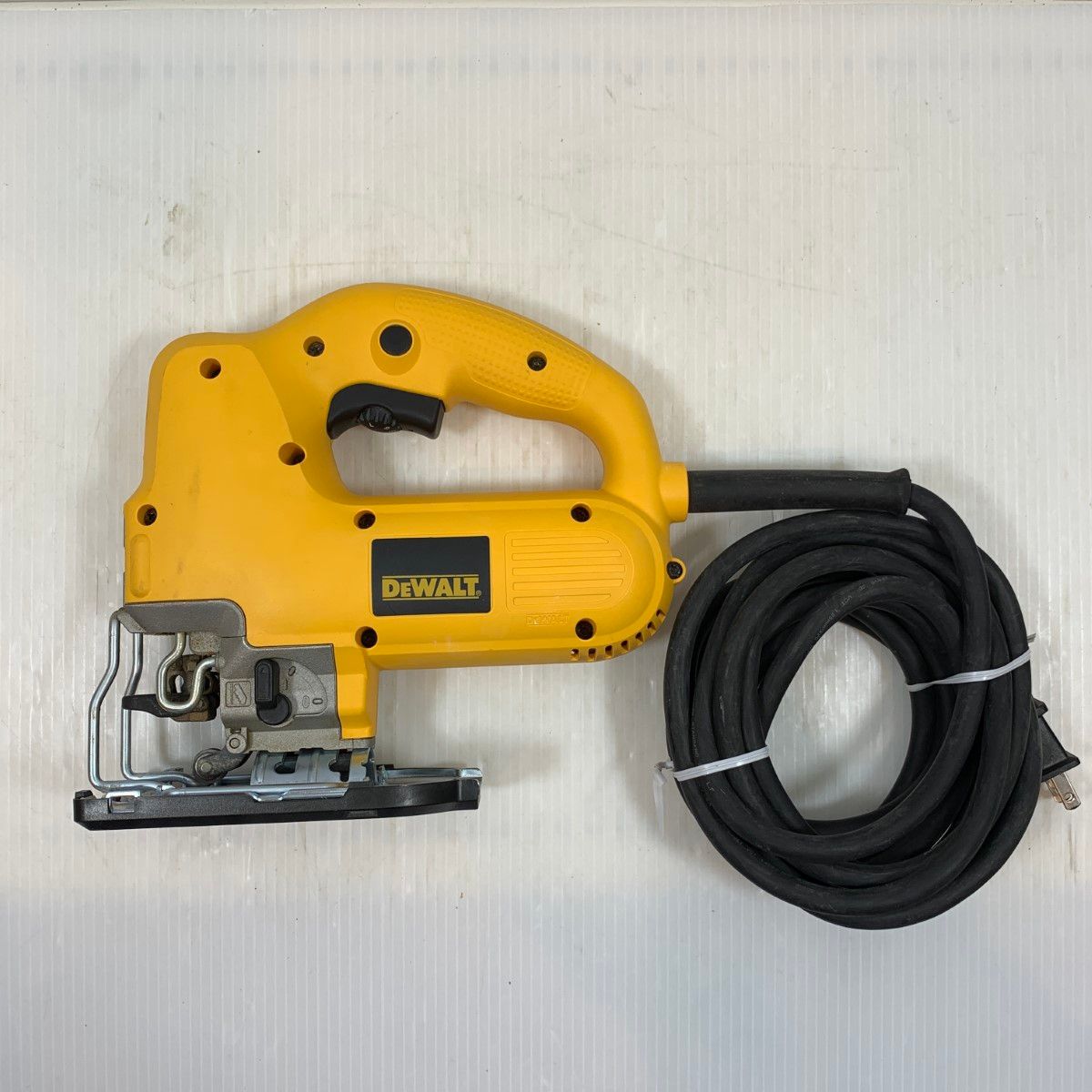 κκDEWALT