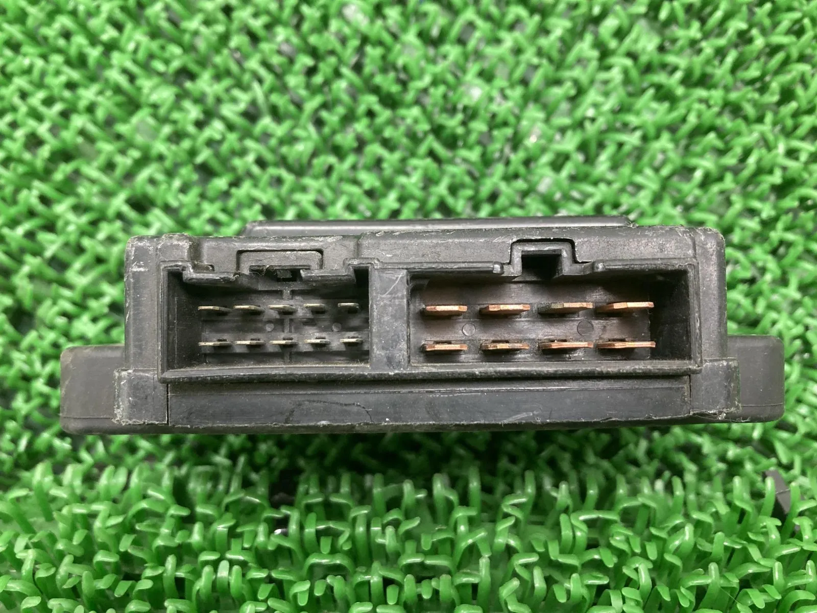 ゼファー1100 ヒューズボックス 26021-1079 カワサキ 純正 中古 ZRT10A