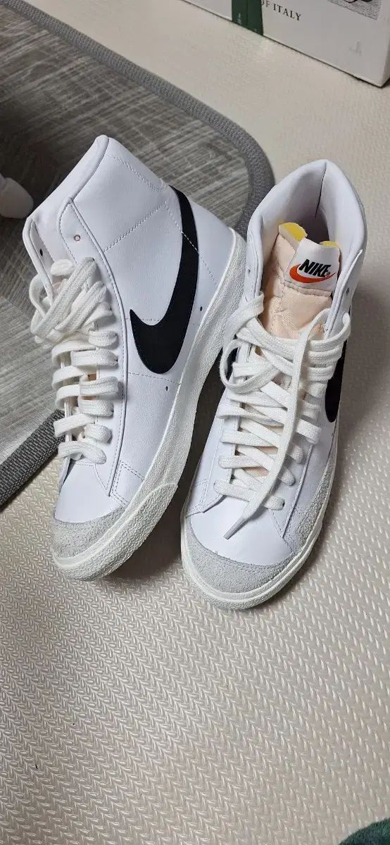 NIKE(ナイキ) ブレーザー ミッド 77 ヴィンテージ 白黒 270