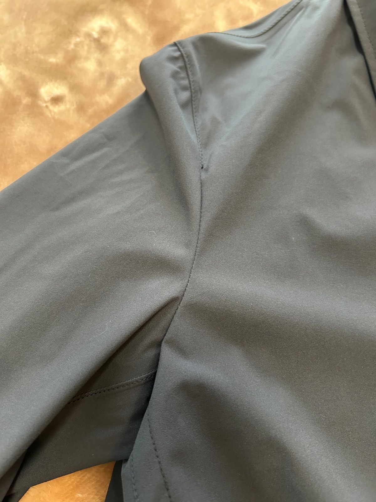 美品Herno® ヘルノメンズコート ナイロンコート ステインカラーコート ジャケット cort アウター 冬服 秋服 春服 薄手コートNAVYネイビー紺色系サイズ48 肩幅43身幅51袖丈65着丈79製品タグ類 ボタン×4 美品Herno® ヘルノメンズコート ナイロンコート ステインカラーコート