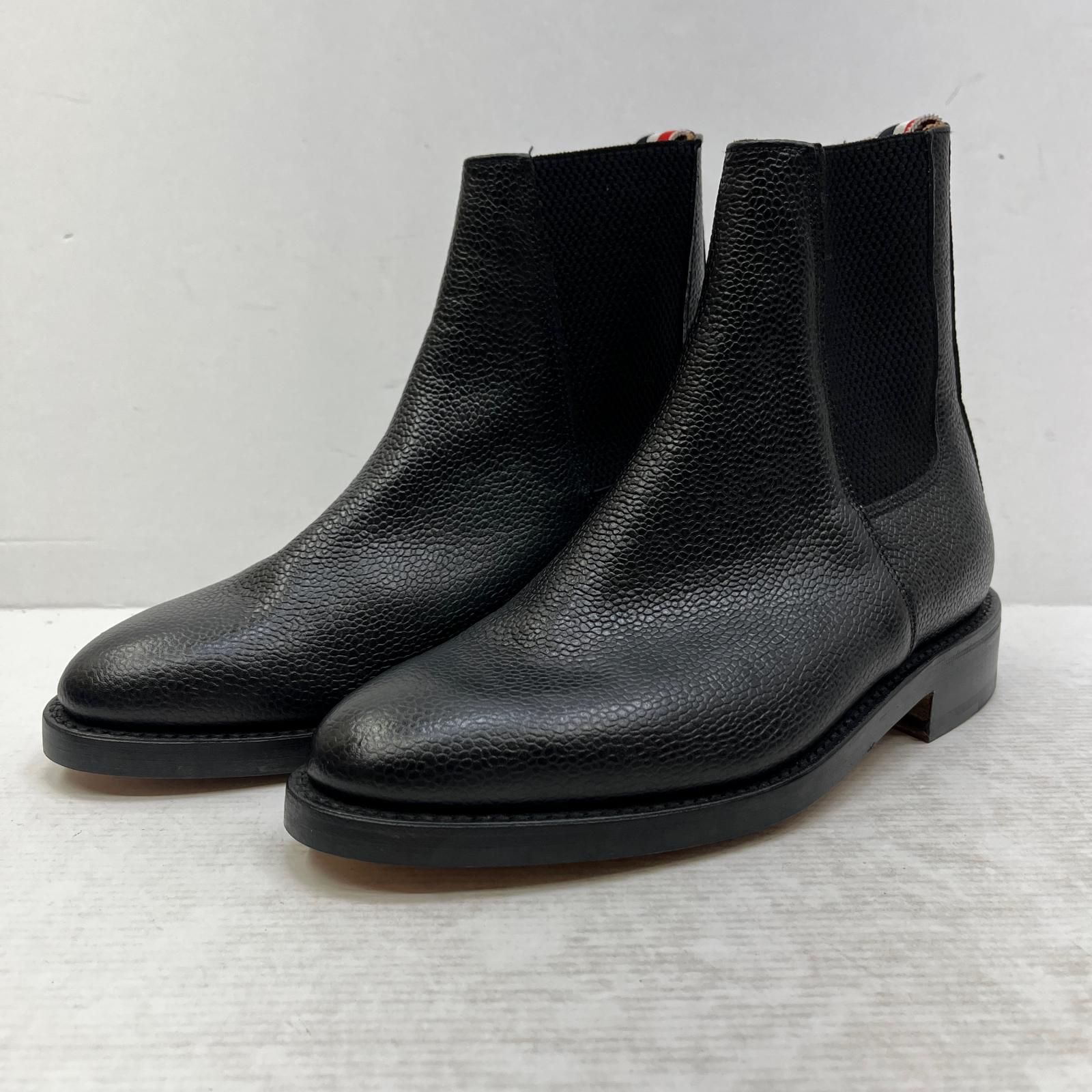加古川店 THOM BROWNE. | トムブラウン ブーツ Black Pebble Grain Chelsea Boots ブラック 128