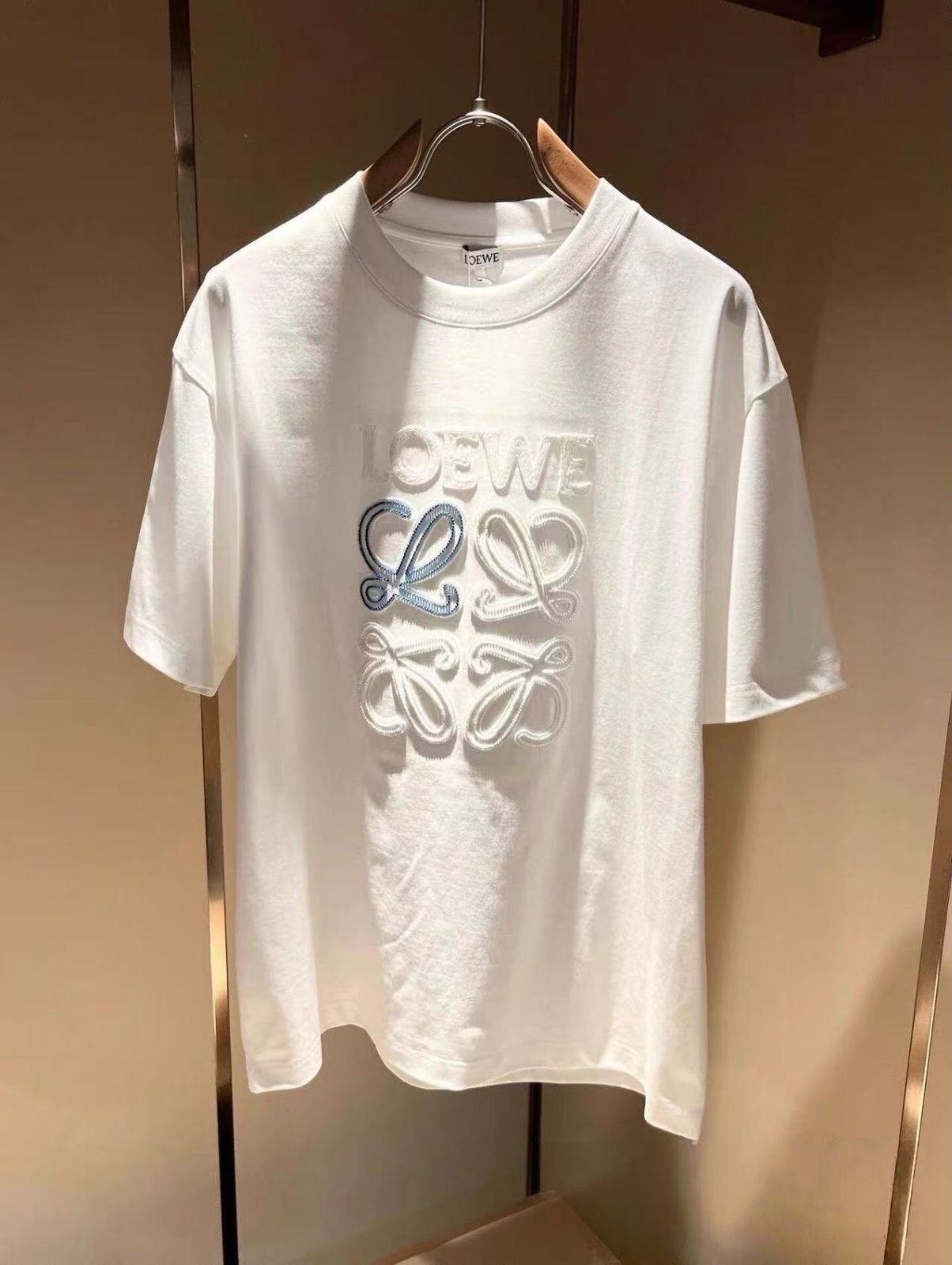 LOEWE 刺繍ロゴ ホワイト Tシャツ
