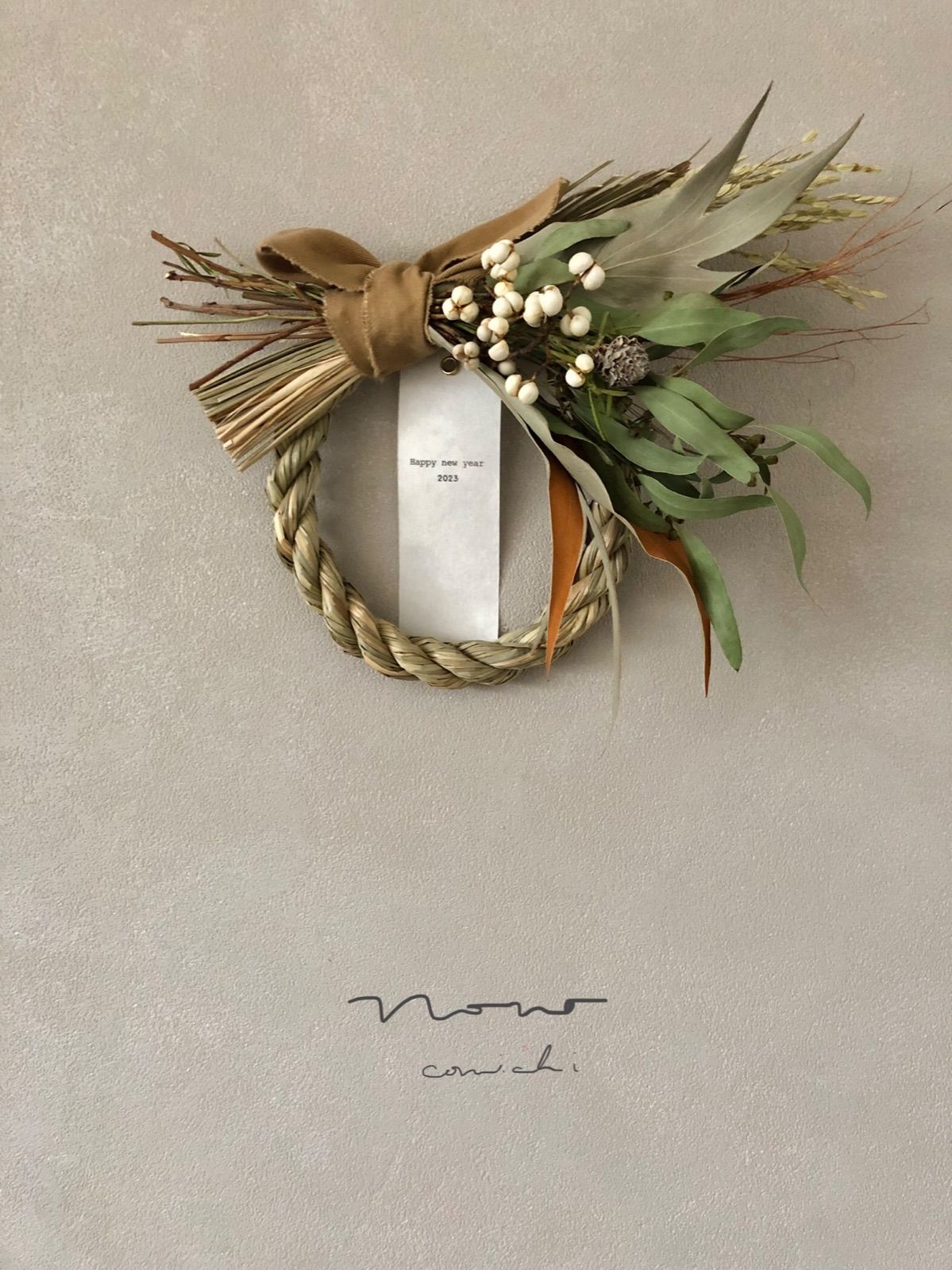 Happy new year 2025 古代米とグレビリアゴールドのお正月飾り