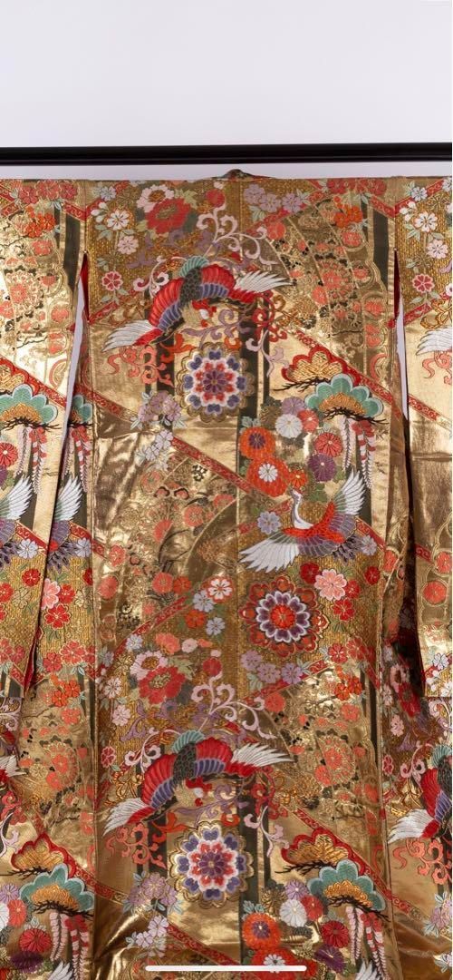 50%OFF! 125,000円→62,500円】花嫁色打掛け 金色/金刺繍 赤鶴/桜、椿 