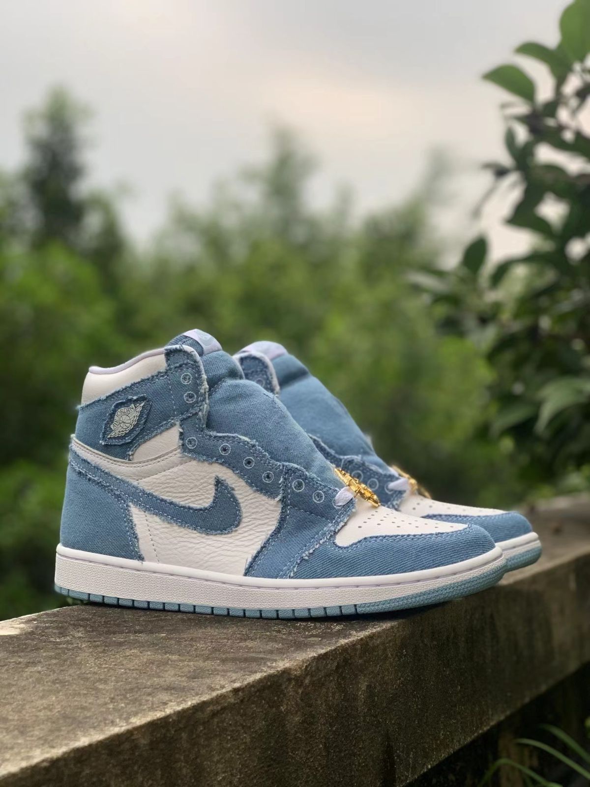 値下げします 新品NIKE｜ナイキ WMNS Air Jordan 1 High OG Denim ウィメンズ エアジョーダン1 ハイ OG  デニム DM9036-104 - メルカリ