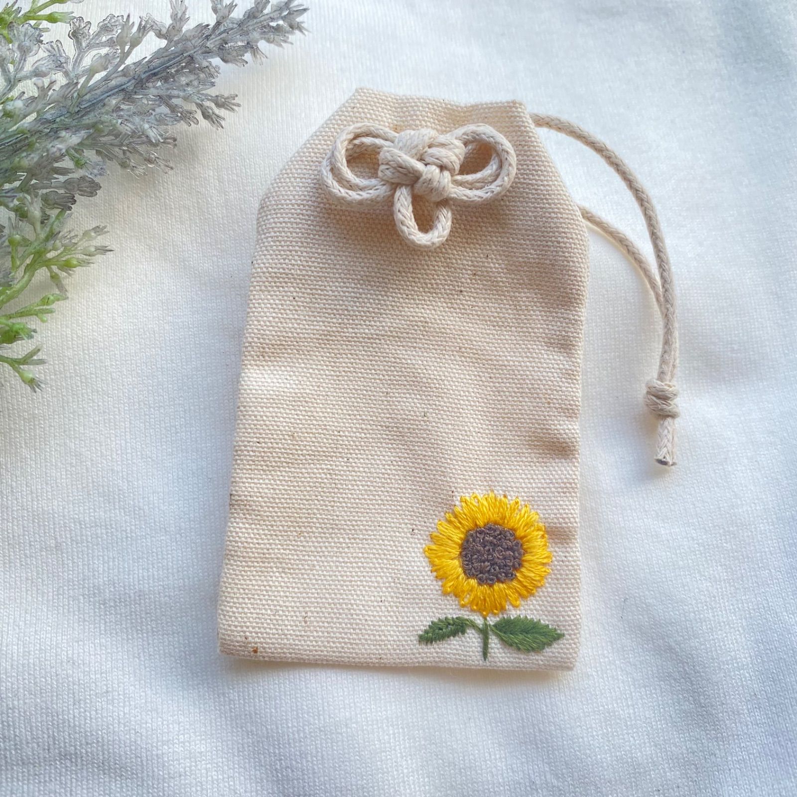 《展示品》手刺繍　御守り　オリジナルお守り　ハンドメイド