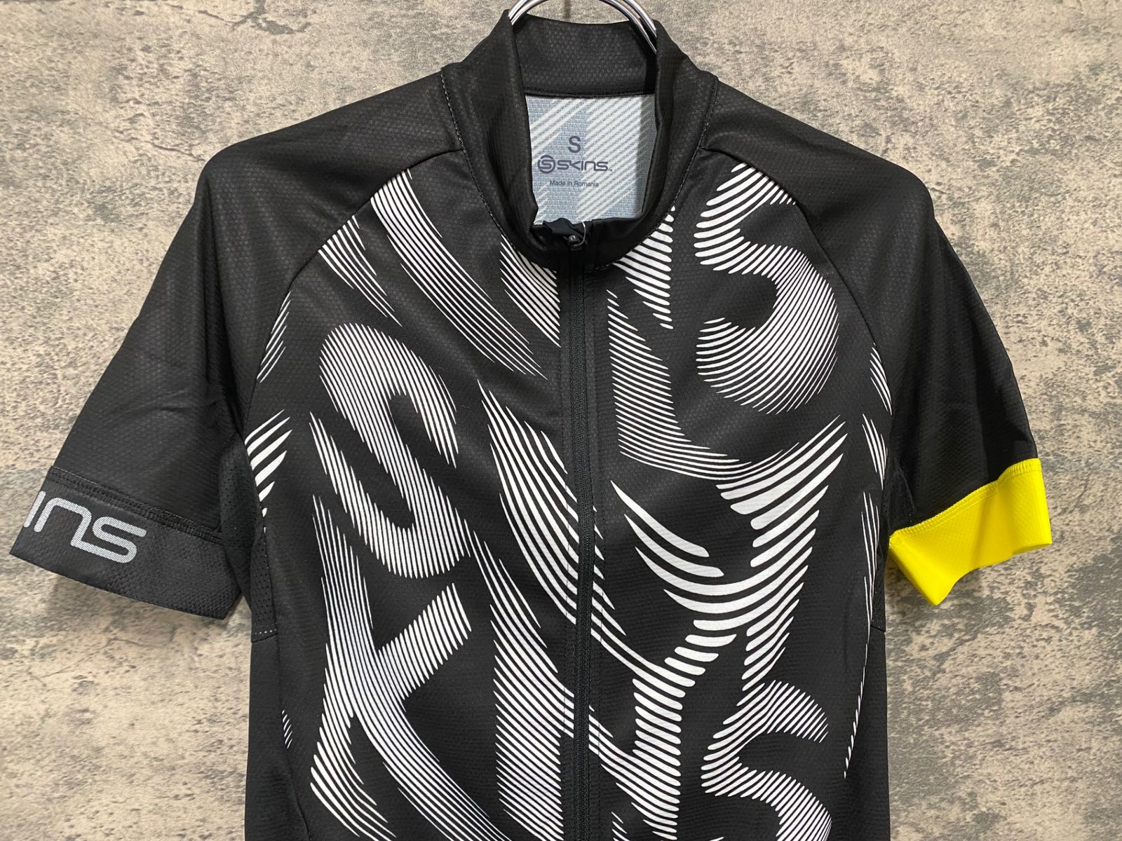 IW938 スキンズ SKINS 半袖 サイクルジャージ S ブラック ウェア 車