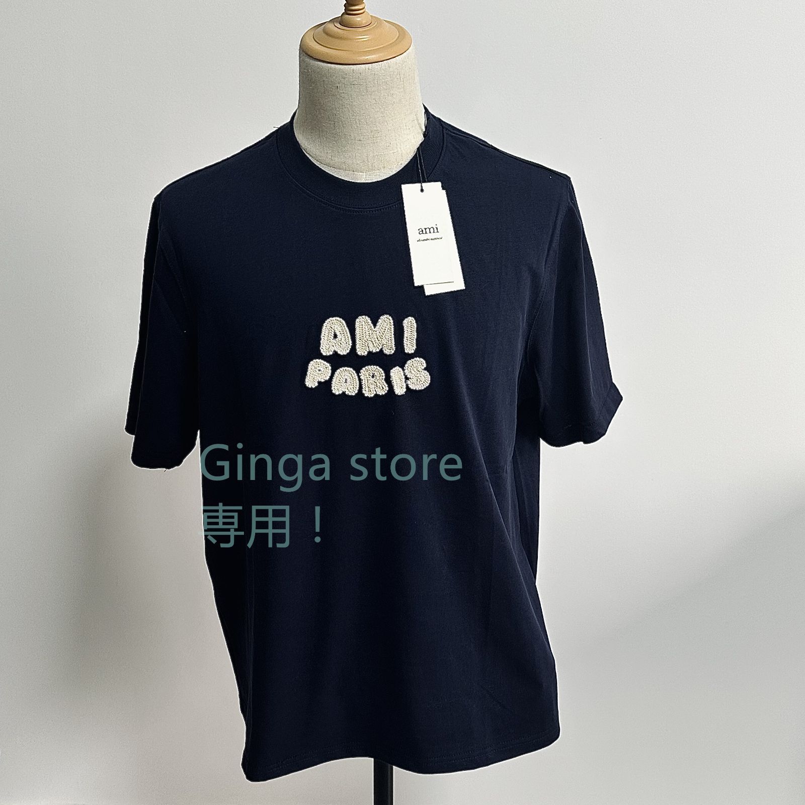 新品! AMI PARISアミパリス 刺繍 Tシャツ 男女兼用ベージュ 新品! AMI PARISアミパリス 刺繍 Tシャツ 男女兼用ベージュ