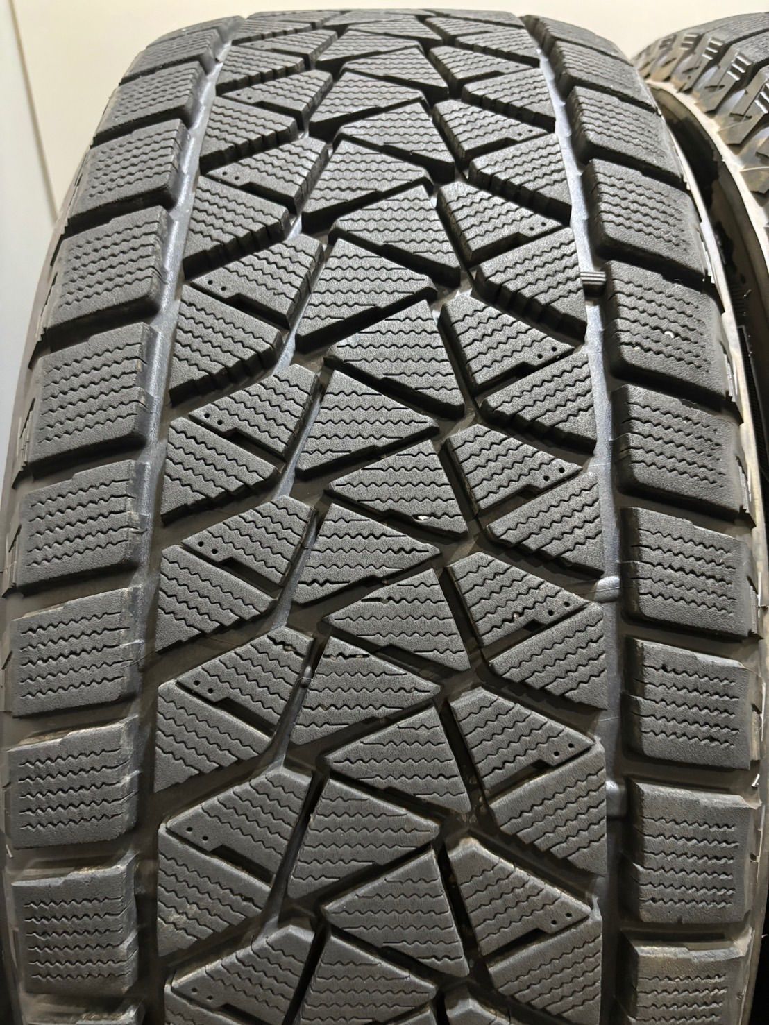 ★265/60R18 BRIDGESTONE/DM-V2 18年製 スタッドレス 4本 ブリヂストン ブリザック ランクル プラド ハイラックス Gクラス (南8-G561)