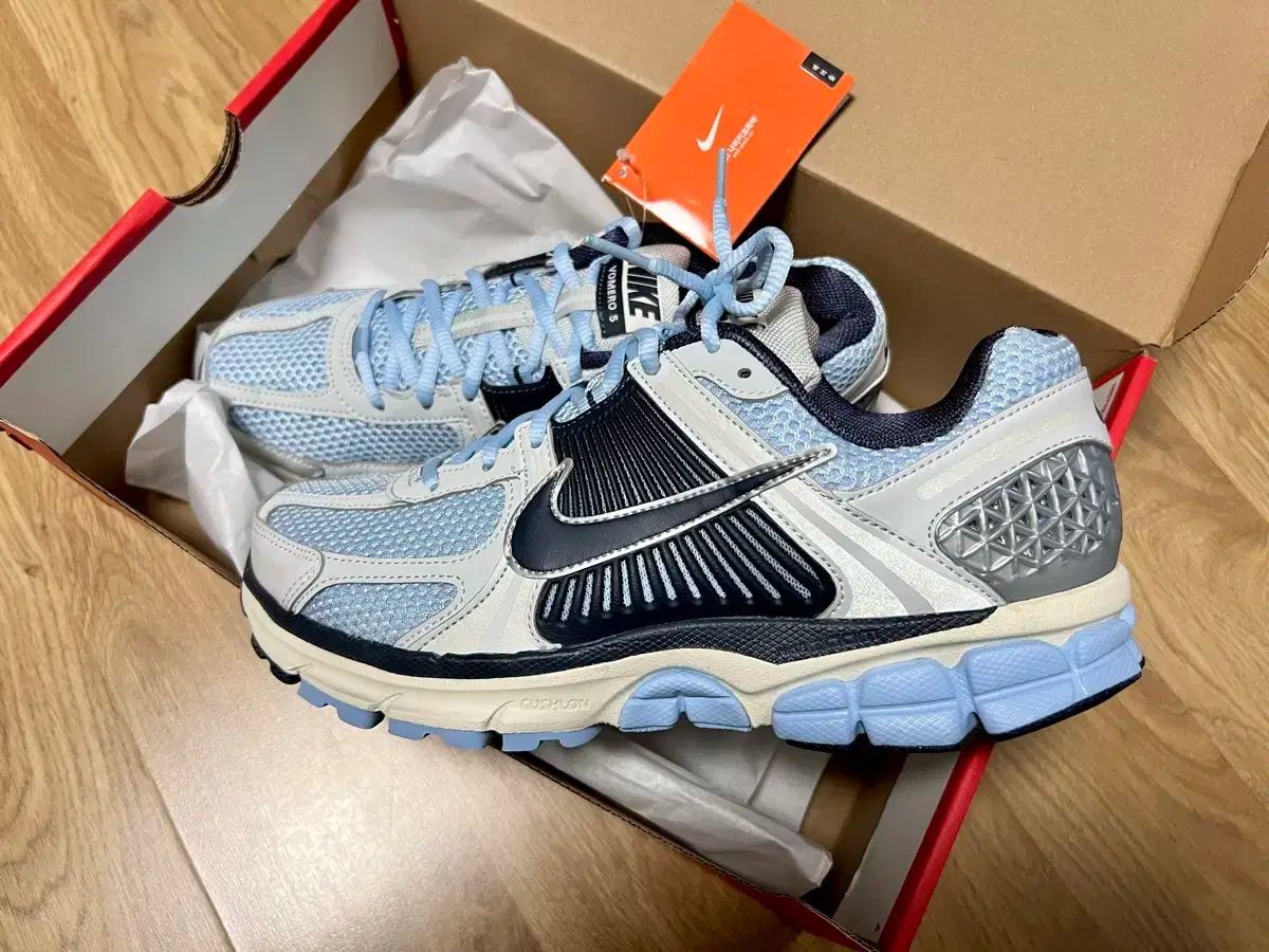 NIKE ナイキ ズーム ボメロ 5 260