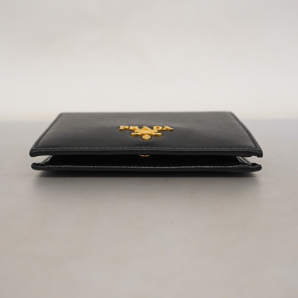 5 ma 0592 プラダ 財布 サフィアーノ レザー ブラック ゴールド金具 メンズ