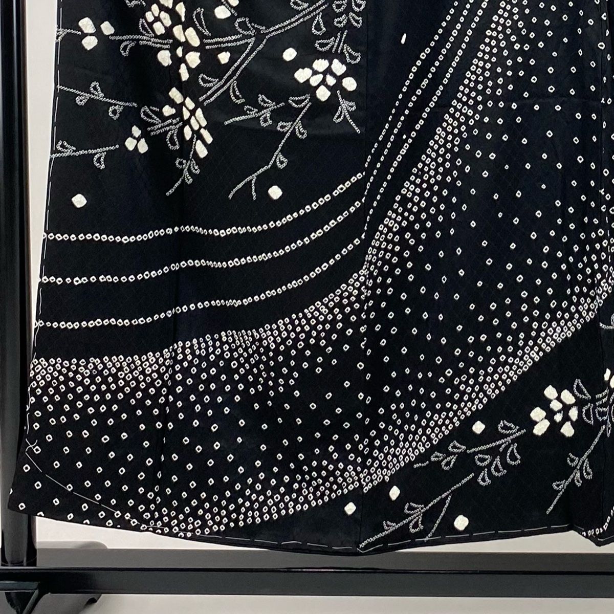 訪問着 身丈154cm 裄丈63cm S 袷 やまと 草花 幾何学 絞り 黒 正絹 秀品