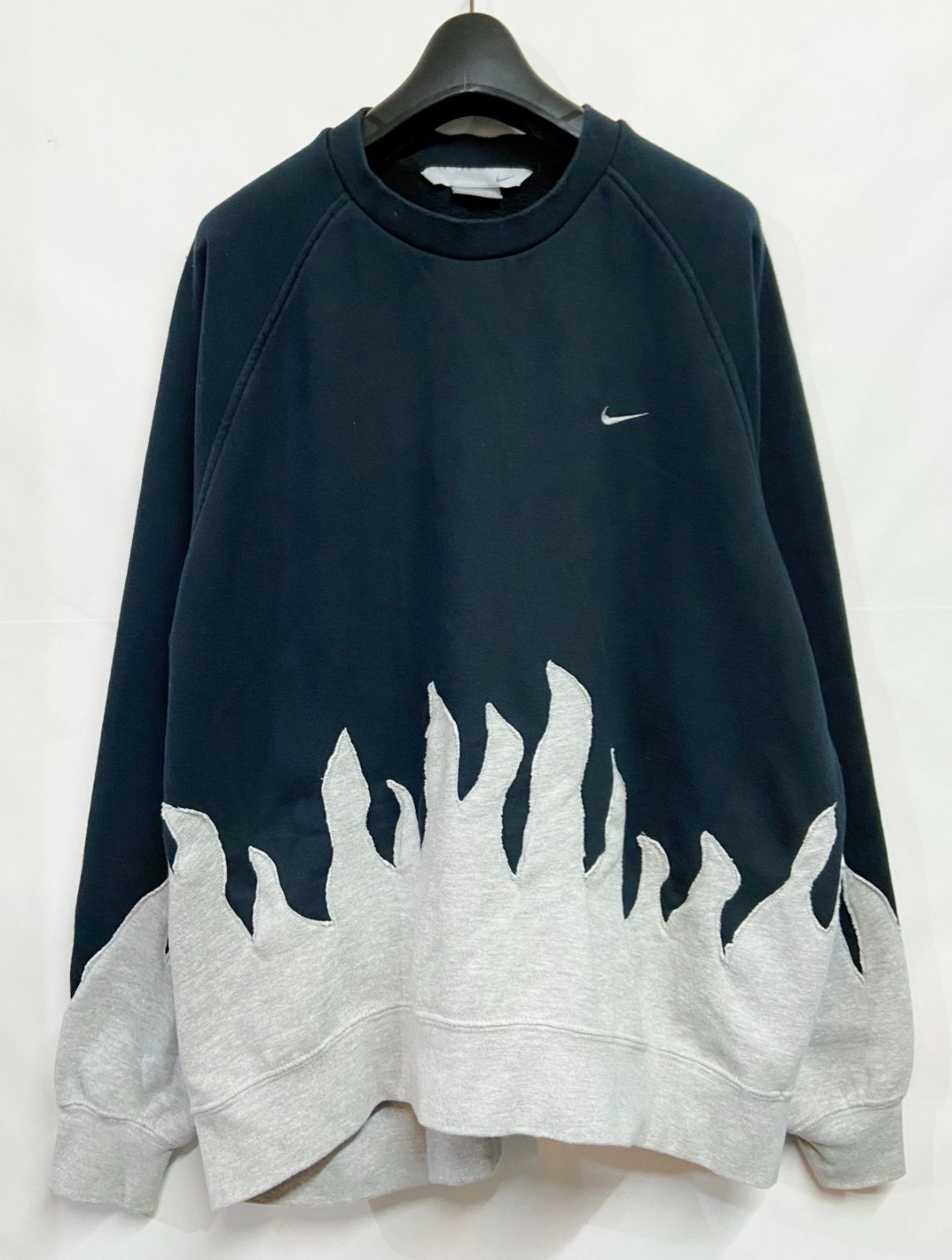 NIKE|ナイキ リメイク ファイヤーパターン クルーネック NIKE|ナイキ リメイク ファイヤーパターン クルーネック