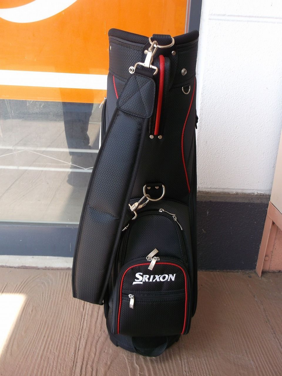 美品 SRIXON GGC-S140G キャディバッグ 9型 3.0㎏ ブラック