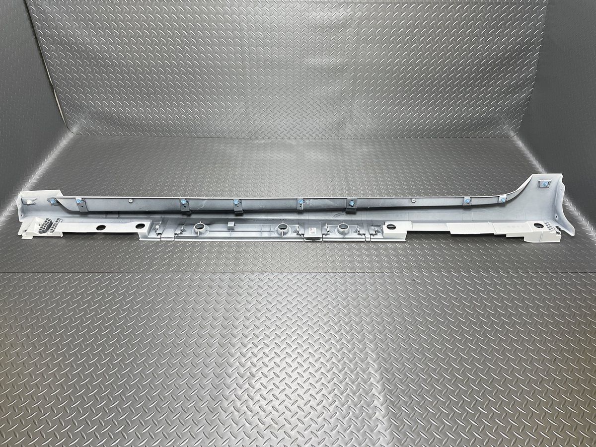 送料無料【新車外し】50系プリウス 純正サイドステップ右 白089パール 