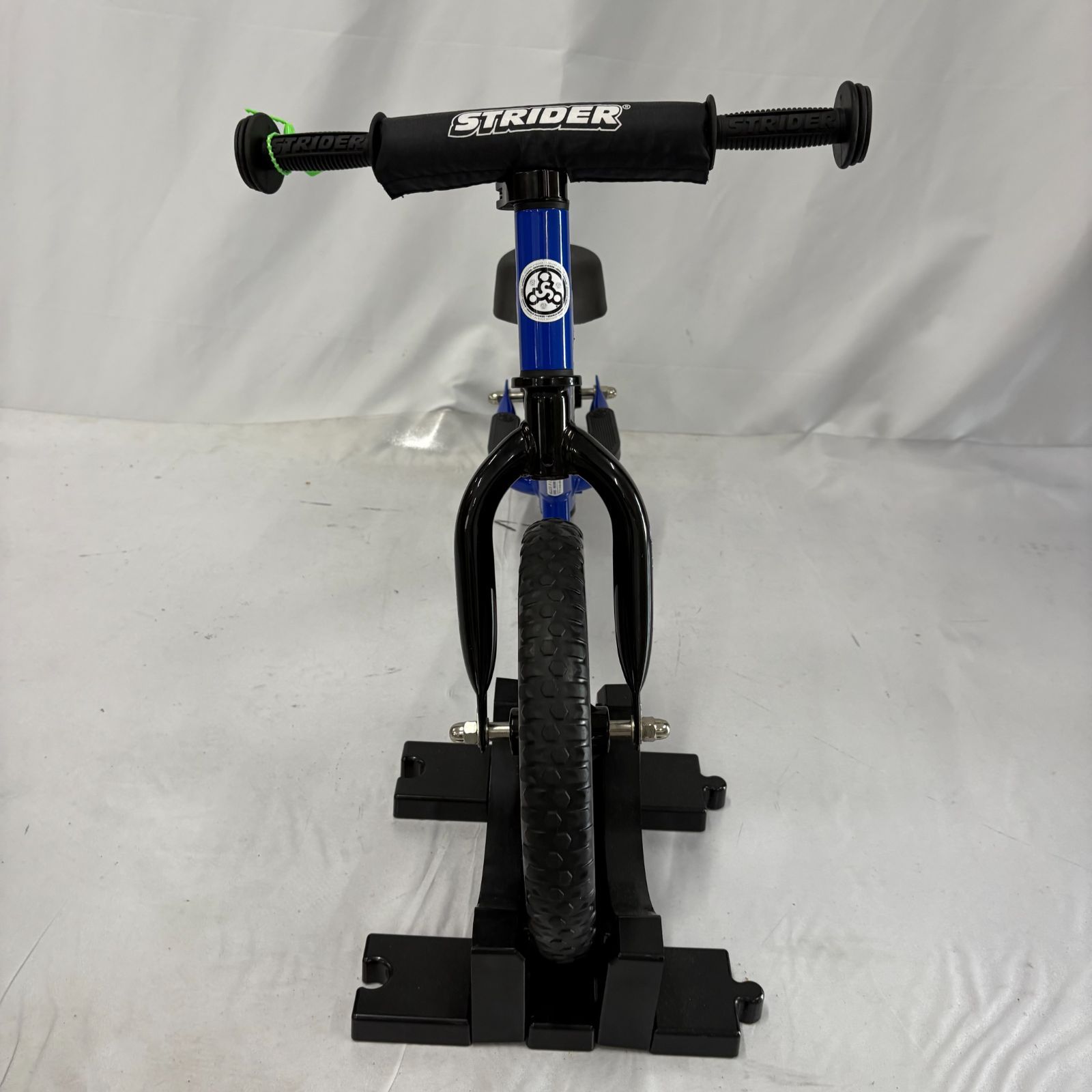 美品・付属品多数✨ STRIDER SPORTS バランスバイク 人気の青 12 美品 人気カラー STRIDER ストライダー 12 Sport Model スポーツ