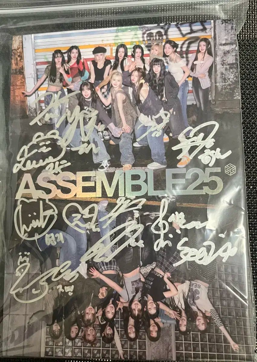 tripleS ASSEMBLE25サイン入りアルバム開封済 tripleS(トリプルエス) tripleS assemble25 サイン入り アルバム