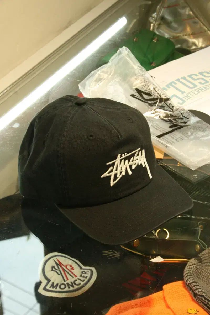 ステューシー