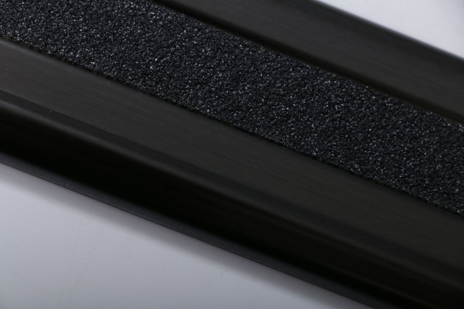 マット仕上げ ブラックチタンヘアライン