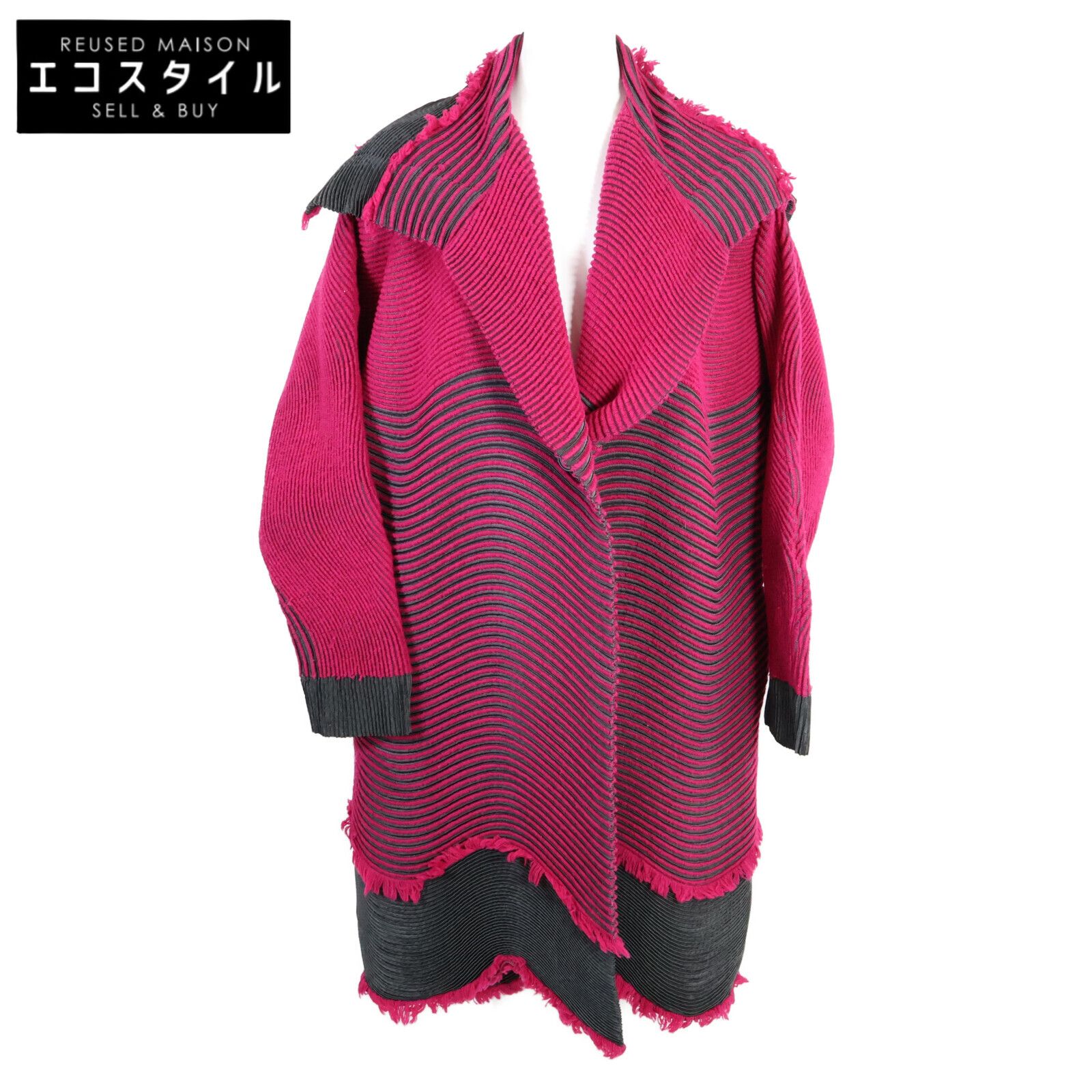 PLEATS PLEASE ISSEY MIYAKE（ポンチョ）のフリマアイテム一覧