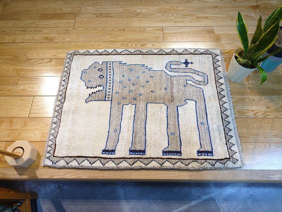 ペルシャ オールドギャッベ アマレバフト ラグ 90x60㎝ ライオン