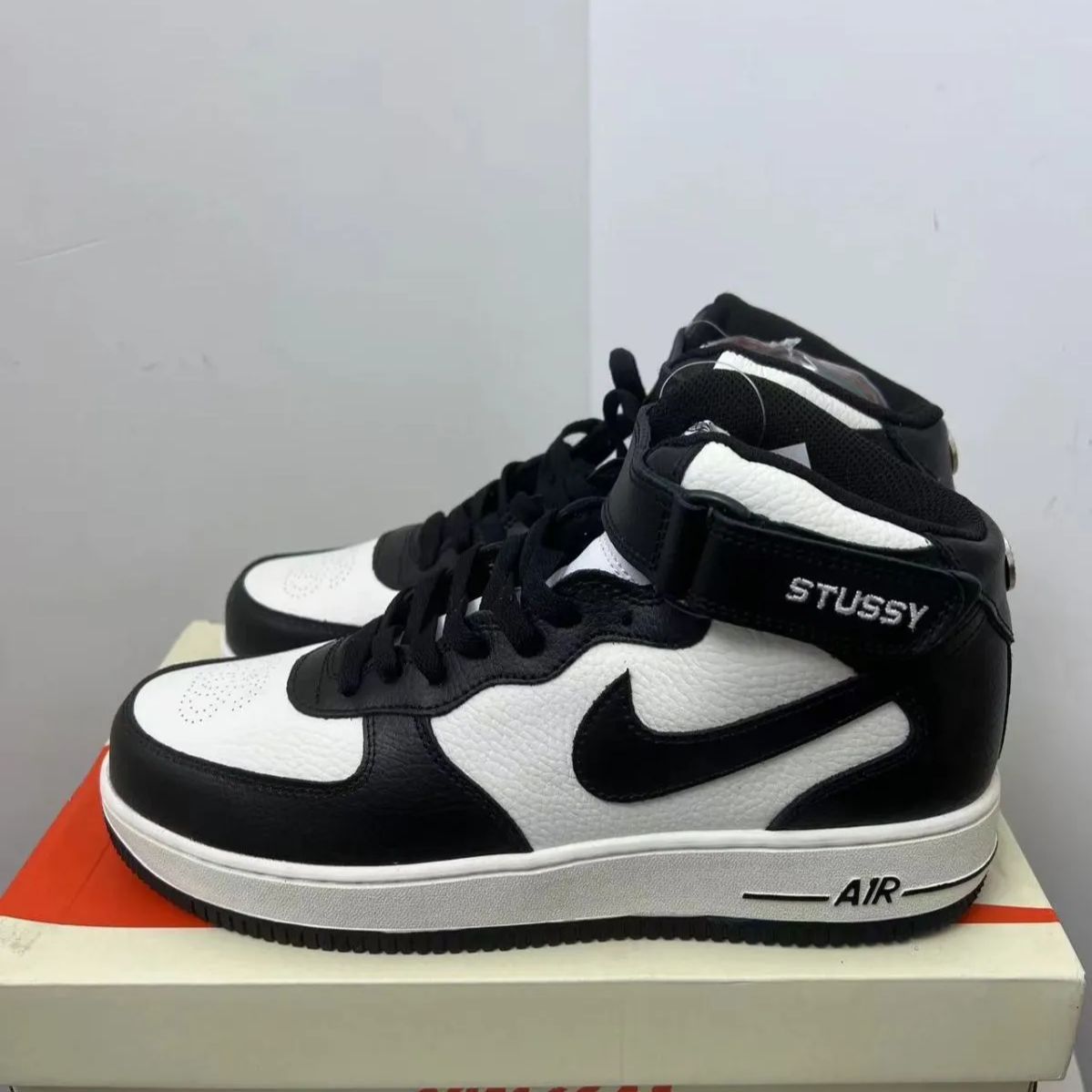 新品未使用 ナイキ Stussy x Nike Air Force 1 07 mid sp スニーカー