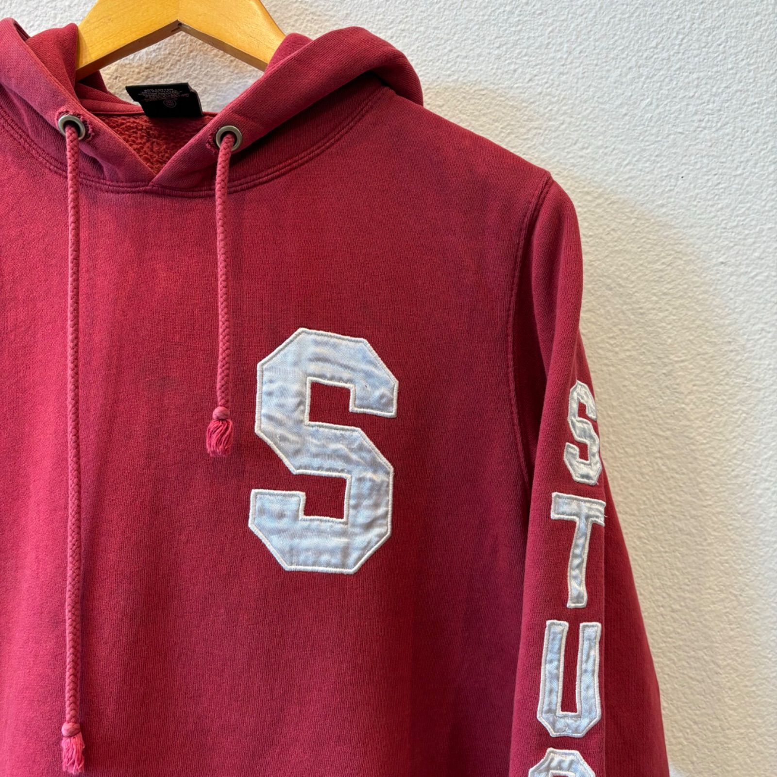 古着 XS パーカー Stussy ストゥーシー ビックロゴ フード 赤 バーガンディ