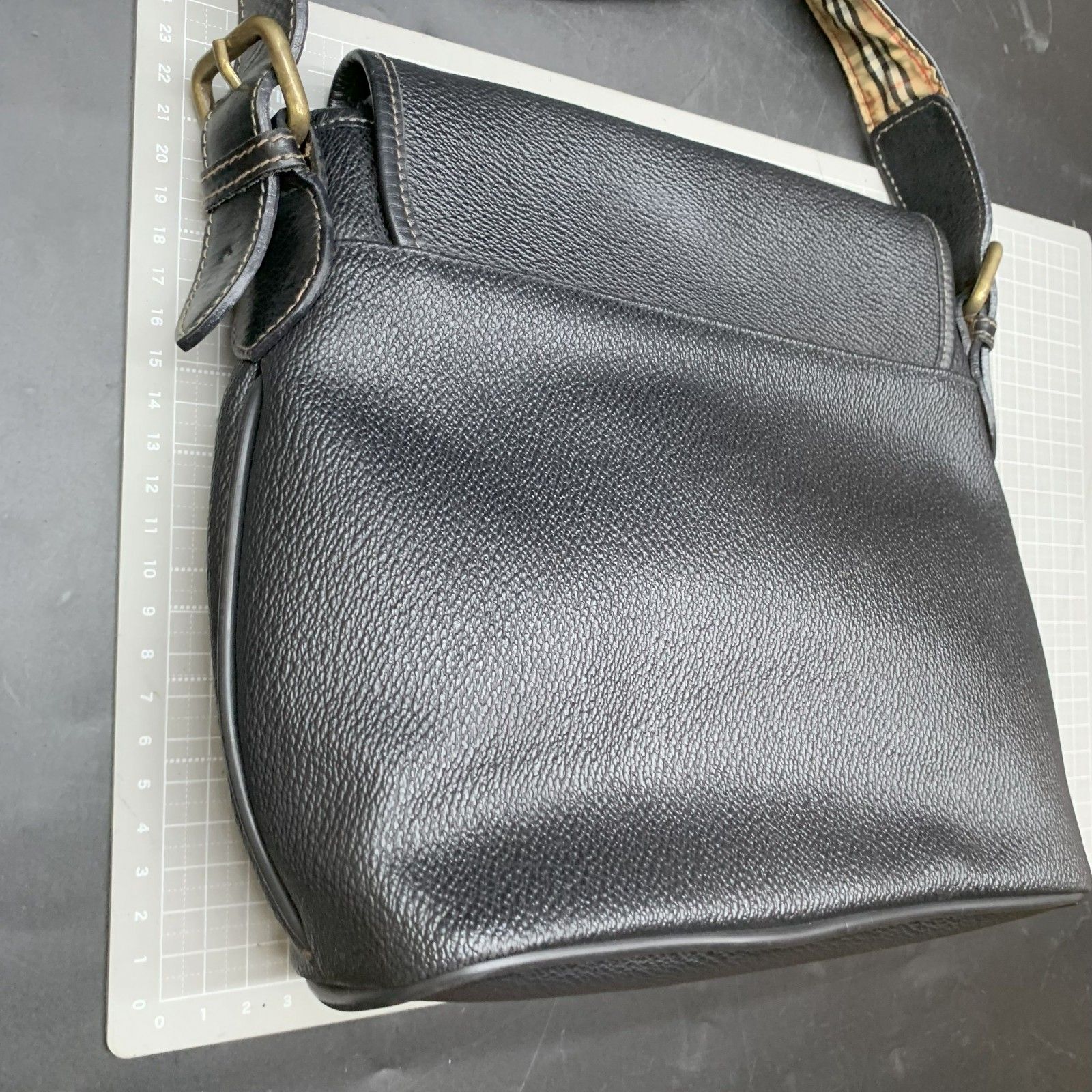 【美品】バーバリー　ショルダーバッグ　チェック　ホースロゴ　レザー　ブラック　黒 美品】バーバリー ショルダーバッグ チェック ホースロゴ レザー