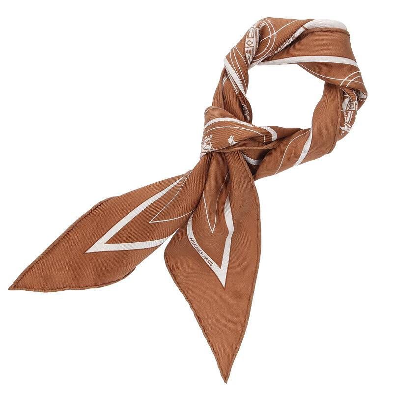 エルメス ポワントゥ トライアングル馬車柄シルクスカーフ レディース