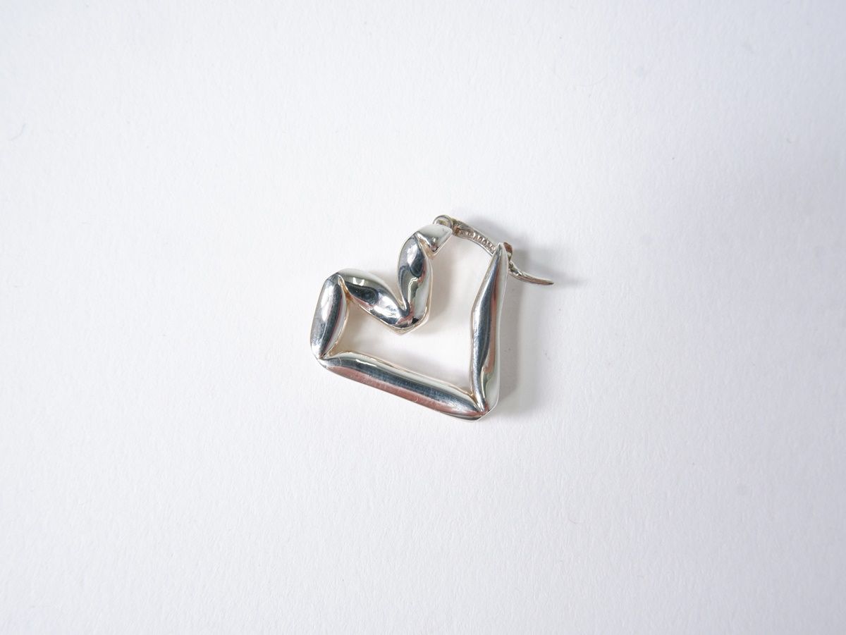 美品 ボッテガヴェネタ ハート ピアス BOTTEGA VENETAボッテガヴェネタ ピアス H ビーム ハート