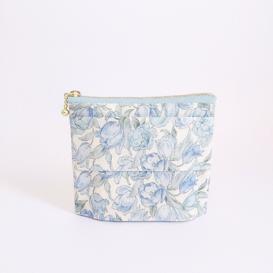 ✳︎ハンドメイド✳︎ポーチ付きティッシュケース　花柄　ブルー ✳︎ハンドメイド✳︎ポーチ付きティッシュケース 花柄 ブルー 移動