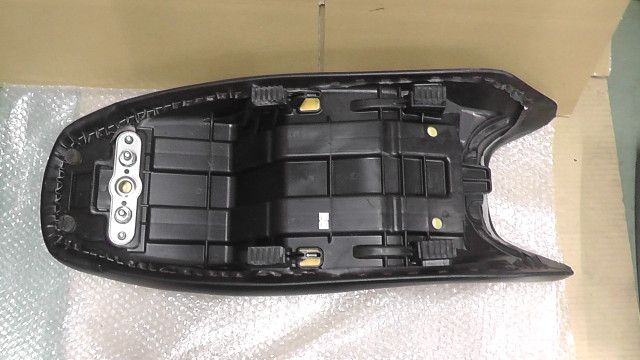 GSR250F LC6GJ55D001108xxx の シート 小穴 1758246444