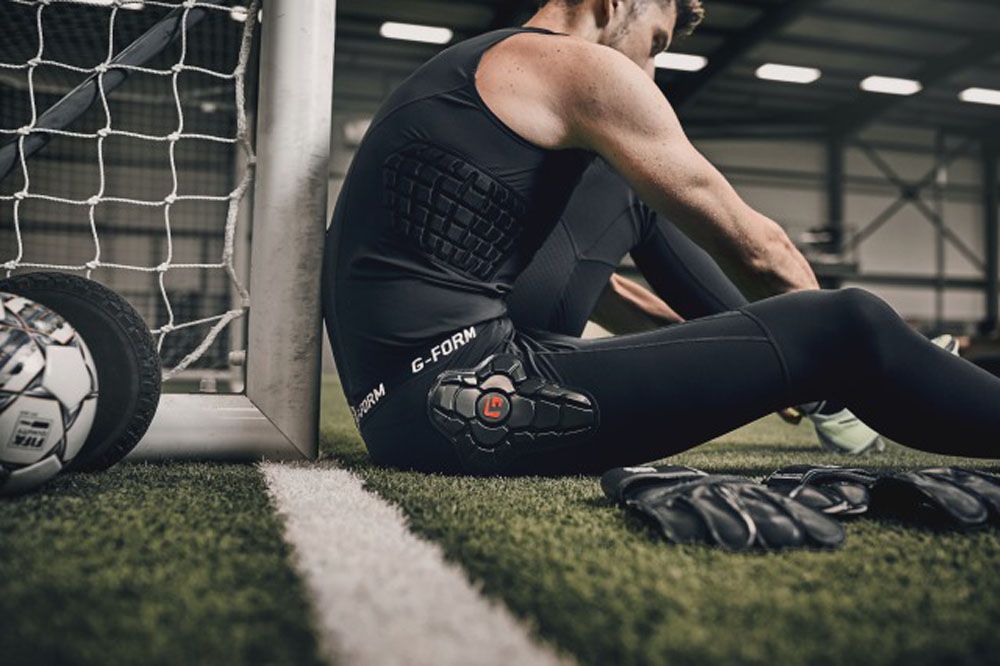 全国一律送料無料。 ジーフォーム G-FORM サッカー プロテクター付きショーツ GK IMPACT PANT BASELAYER Black L GP0202015 BLACK