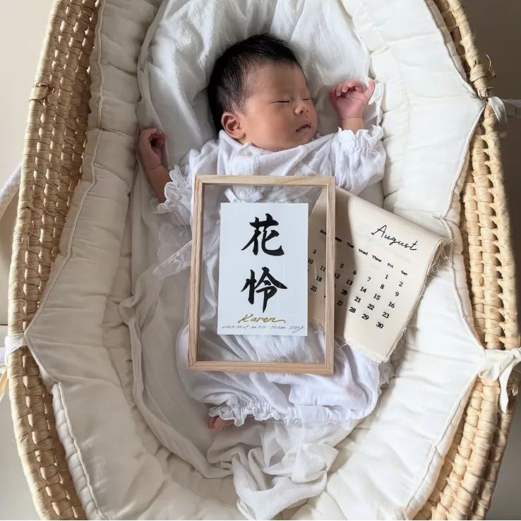 フレーム付き命名書 ⌇ オーダー命名書 ⌇ ハガキサイズ×A5ガラスフレーム