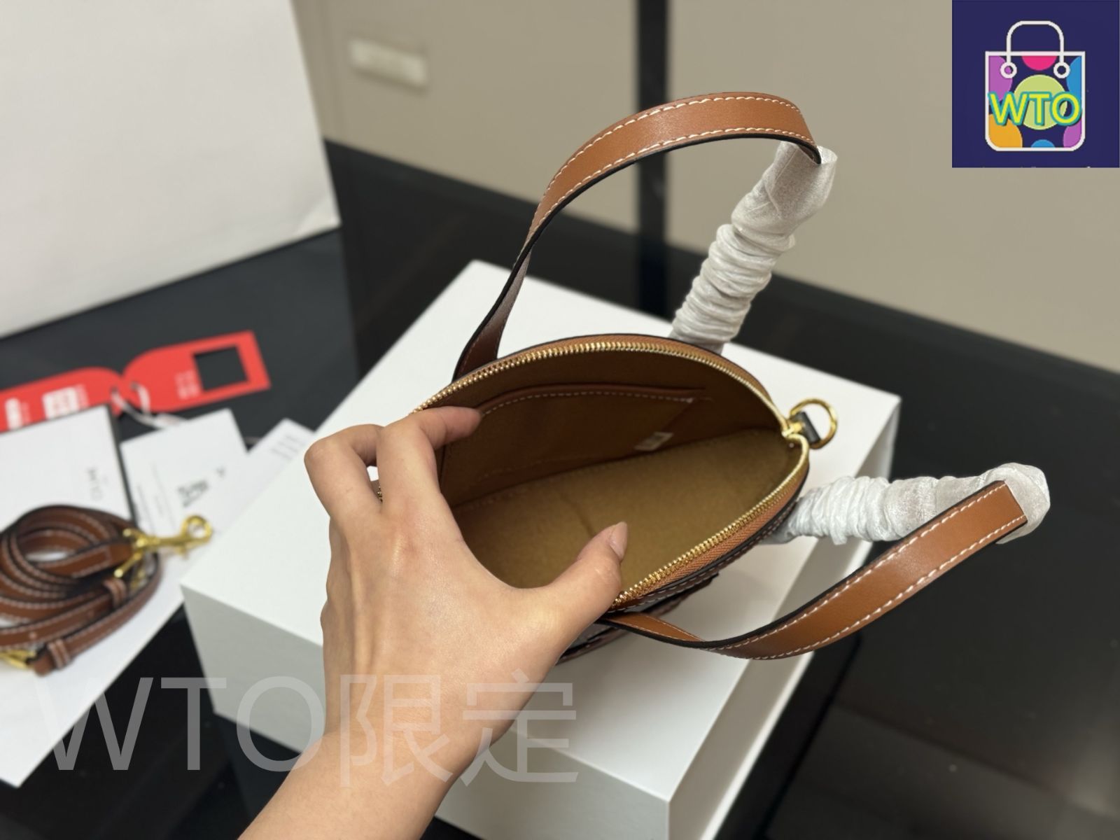 今日特価】Celine セリーヌ ギフトボックス付き ポーチバッグ