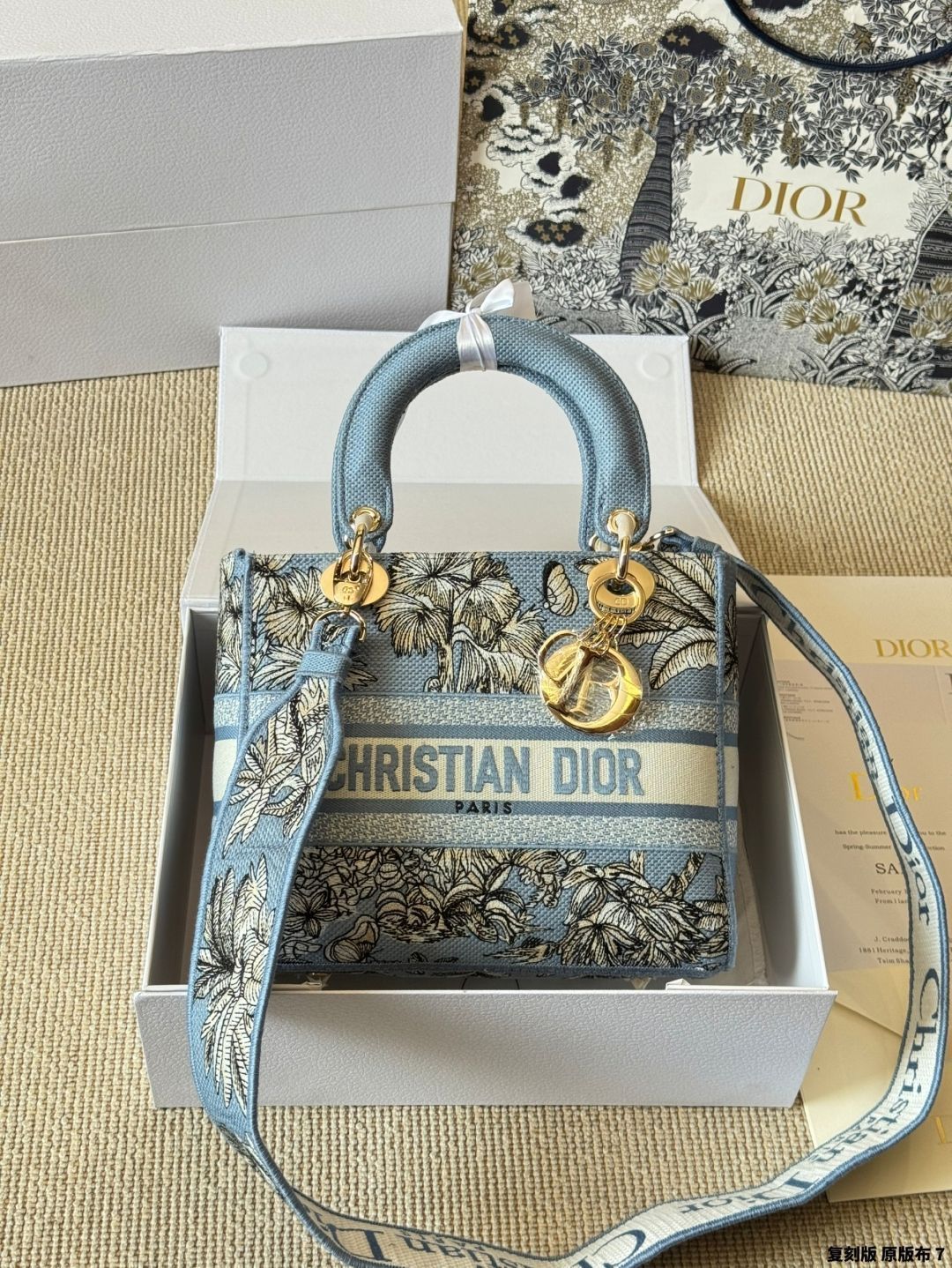 今日特価】Dior Lady D-Lite 刺繍バッグ スターズ同款 24cm 斜め