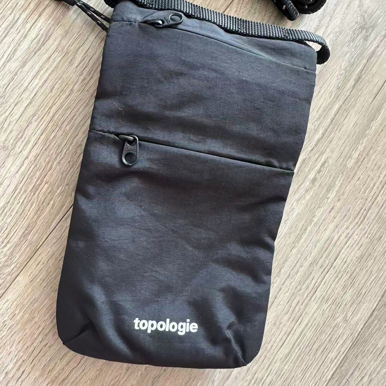 topologie スマホバッグ フォンサコッシュ ブラック 新品未使用 topologie スマホバッグ フォンサコッシュ ブラック 新品未使用