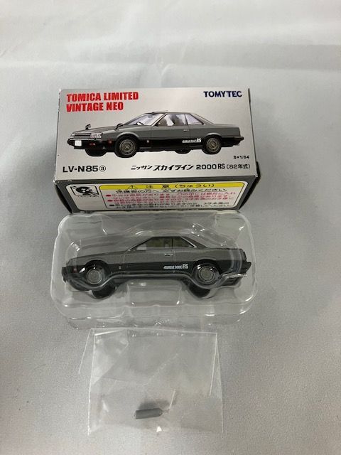 トミカ リミテッドヴィンテージネオ ニッサン スカイライン 2000RS (82