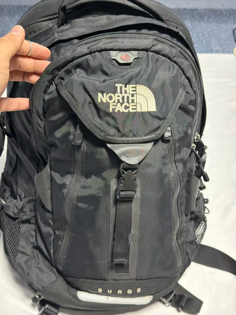 THE NORTH FACE(ザ・ノース・フェイス) SURGE 浸漬 ダーク ヴィンテージ リュック リュックサック