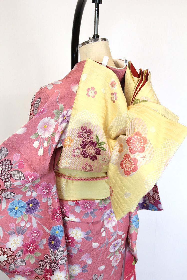 正絹振袖セット ピンク地の古典的な金彩模様と十二単風の重ね仕立 成人