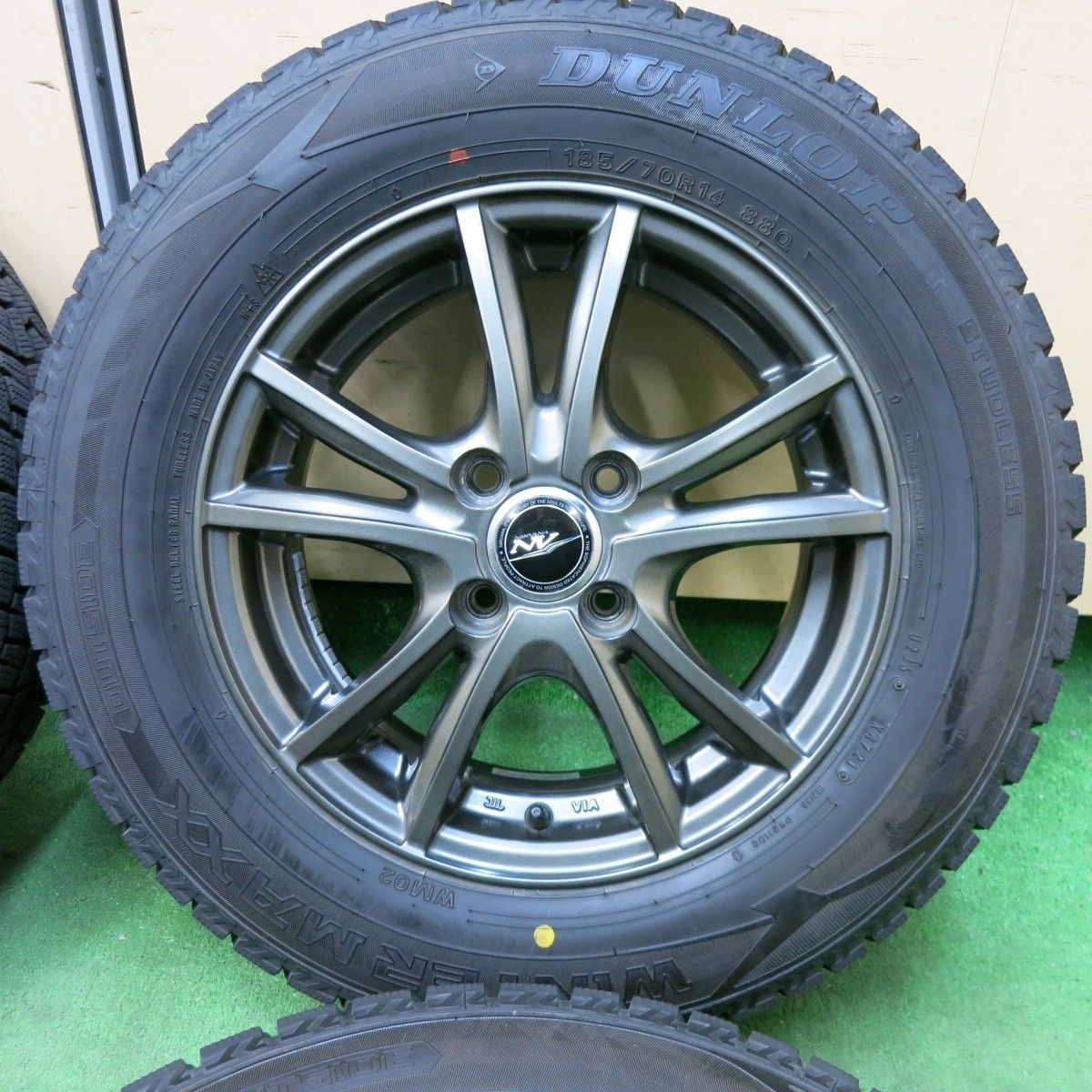 バリ溝！21年！キレイ！9.5分☆スタッドレス 185/70R14