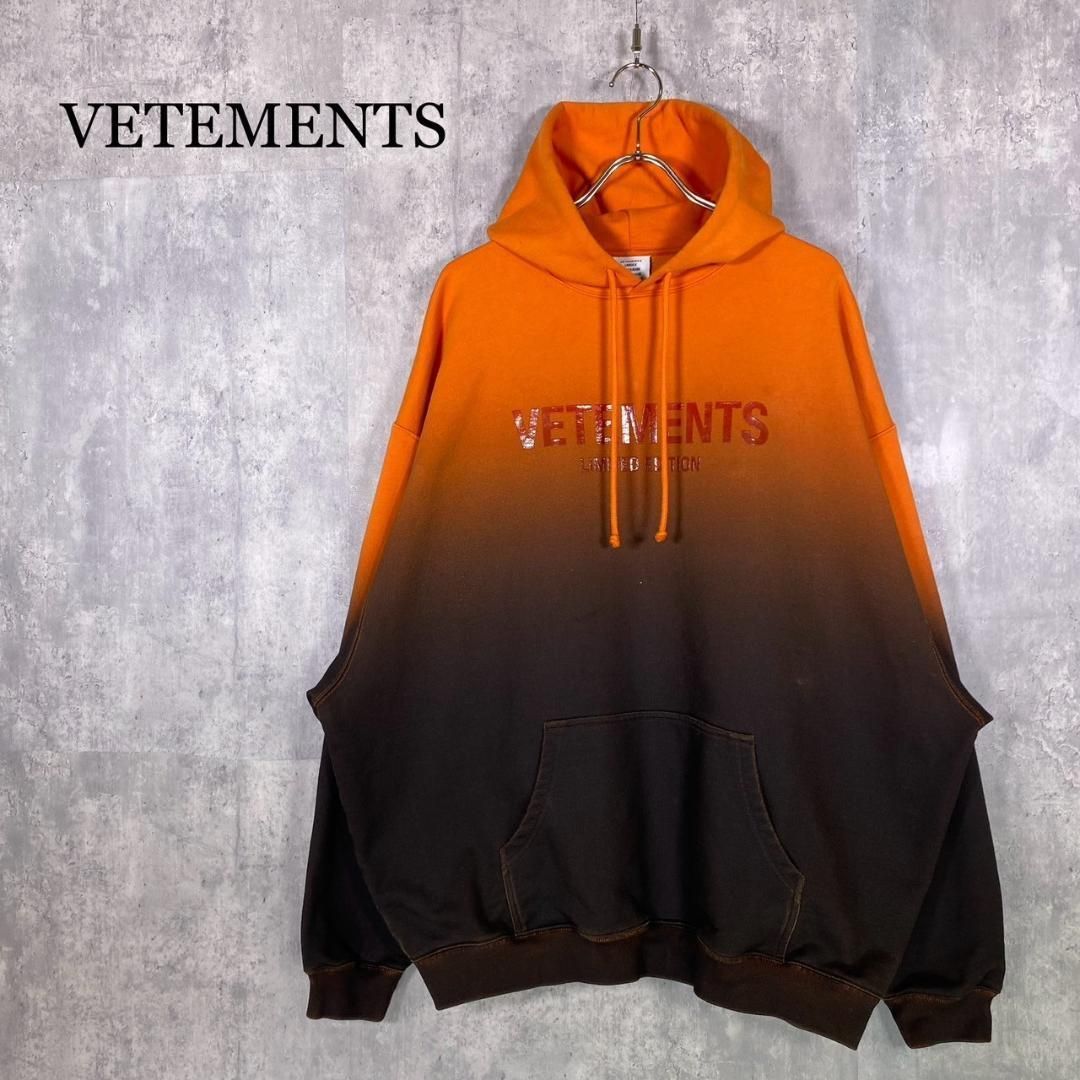 『VETEMENTS』ヴェトモン (S) グラディエントロゴ パーカー VETEMENTS』ヴェトモン (S) グラディエントロゴ パーカー - メルカリ