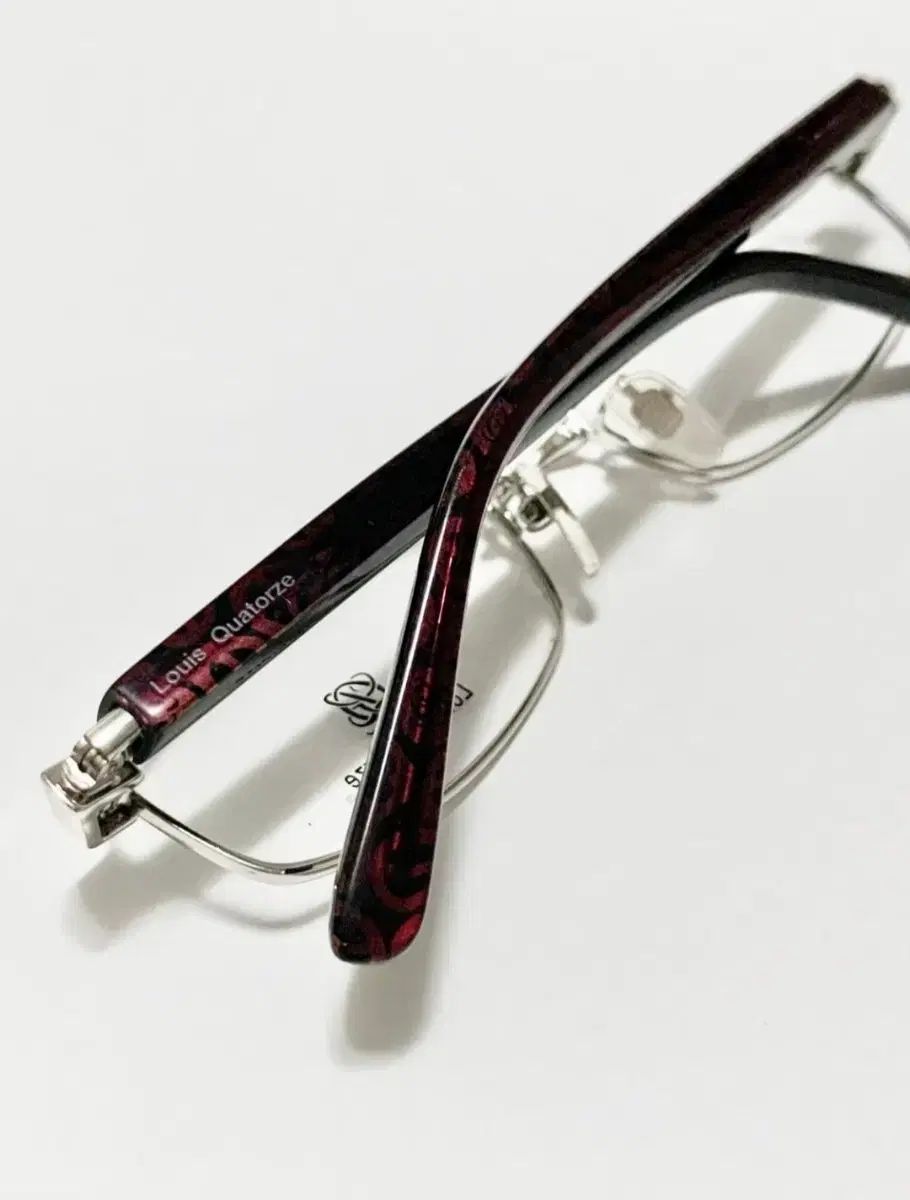 ルイキャトルズ スクエア シルバー バーガンディ メガネフレーム