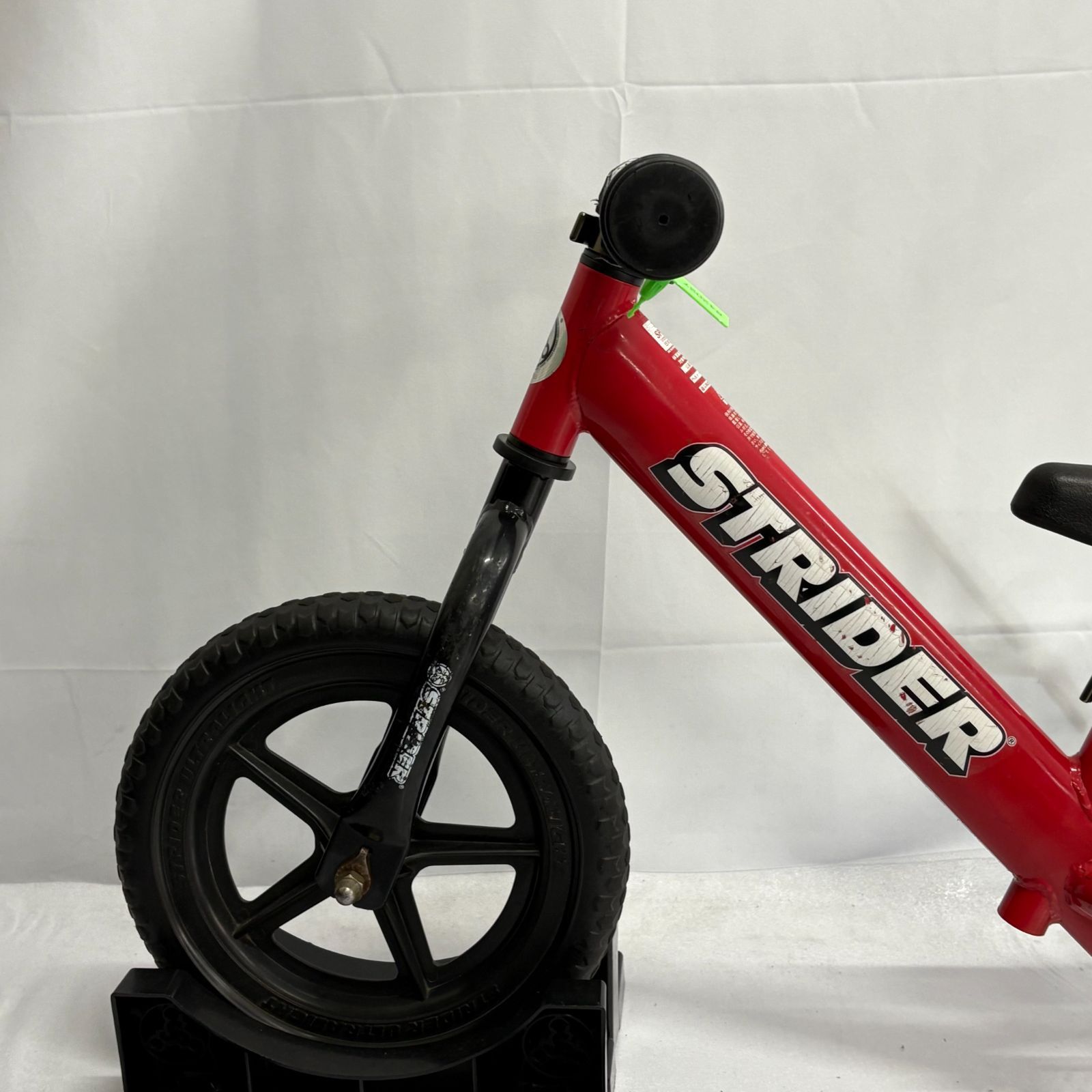 大人気カラー STRIDER 12 SPORT ストライダー スポーツ バランスバイク