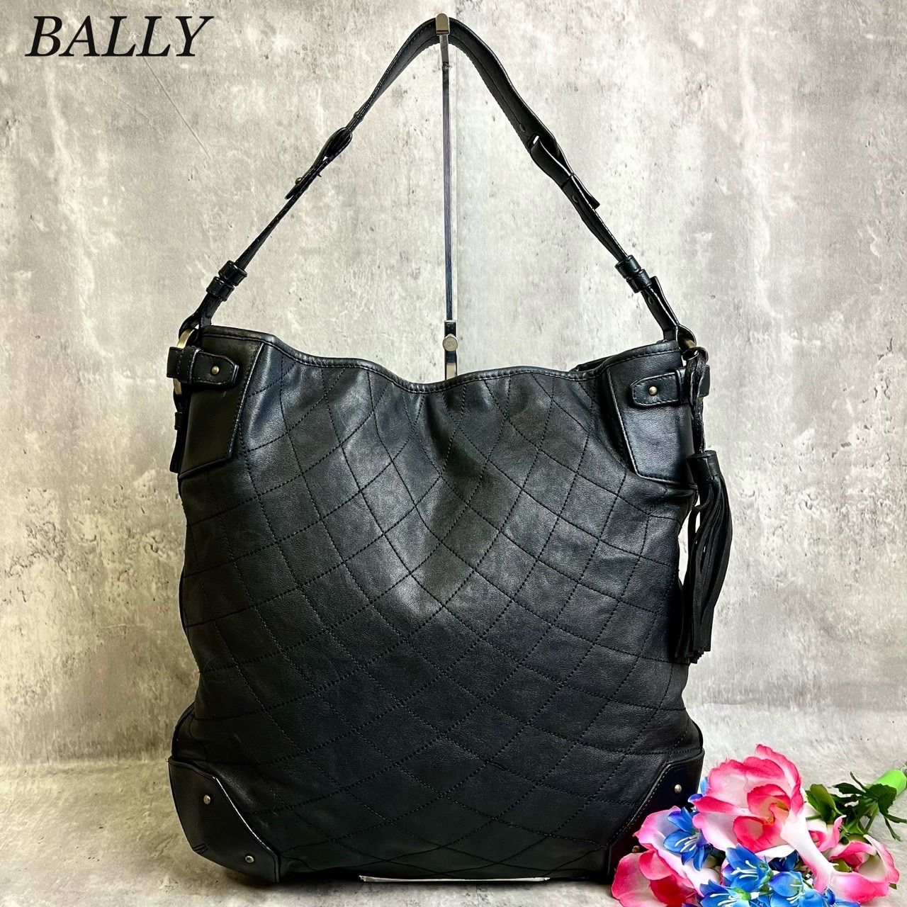 ✨良品✨ BALLY バリー ショルダーバッグ トートバッグ キルティング ゴールド金具 ロゴプレート ロゴ型押し ダッフル 肩掛け ラムレザー  レディース ブラック 黒色