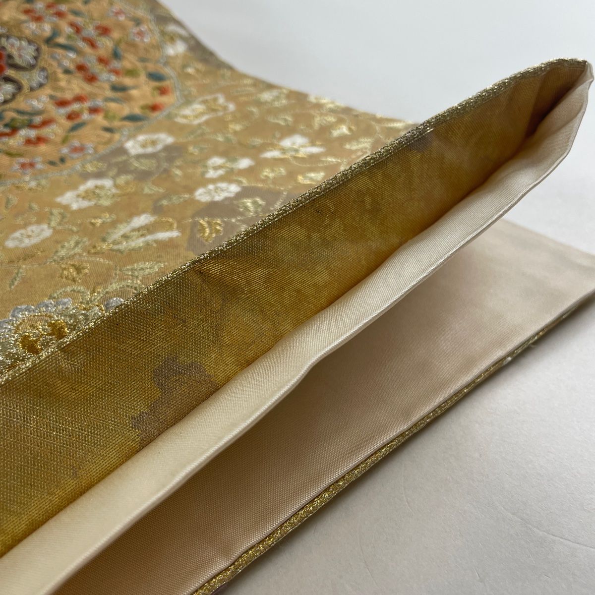 袋帯 秀品 華文 花唐草 箔 金銀糸 金色 六通 正絹 【中古